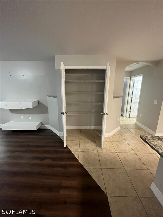 Building Photo - 742 Center Lake St