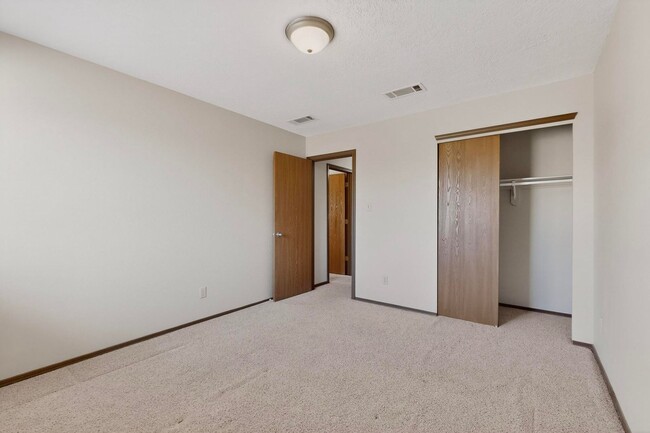 Building Photo - Prospectors Point NE Condo 2 Bedroom, 2 story, 1 1/2 Bath, 1 car garage