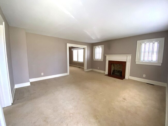 Building Photo - 207 S Melville St