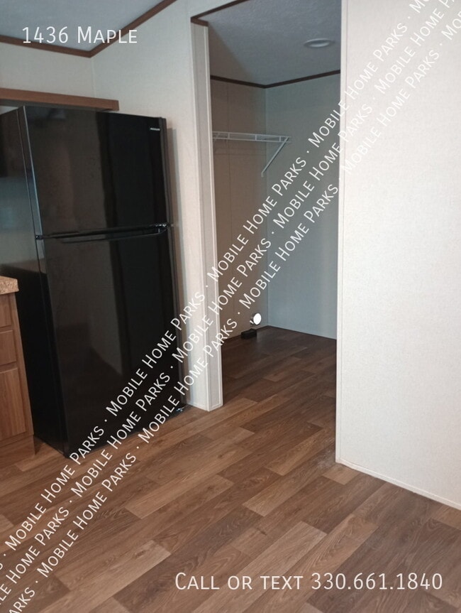 Building Photo - 1436 Maple-