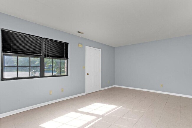 Building Photo - 110A Melanie Ln