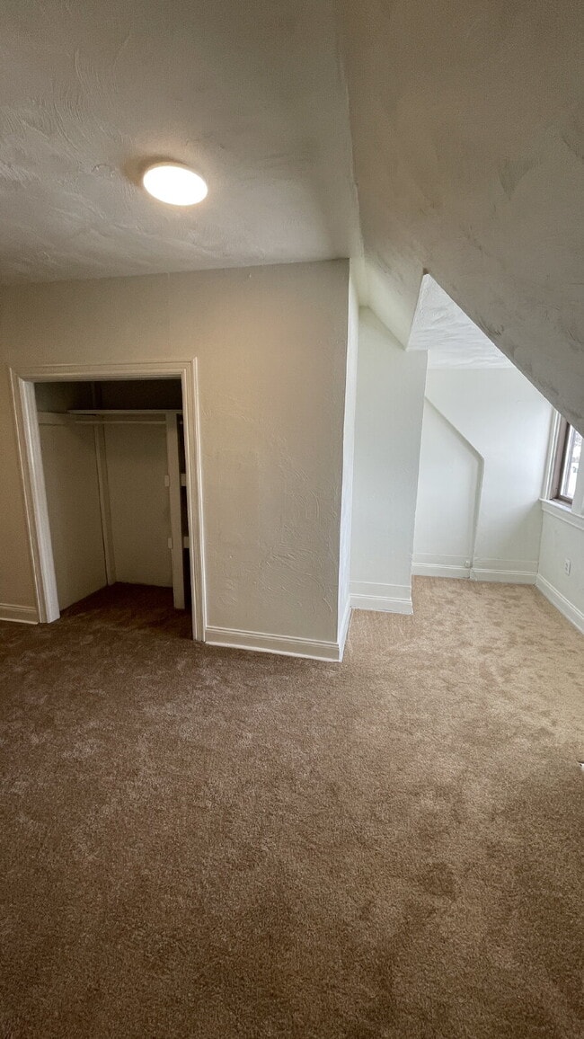 Building Photo - Spacious 3-Bedroom in Bellevue – Minutes from Downtown Pittsburgh!