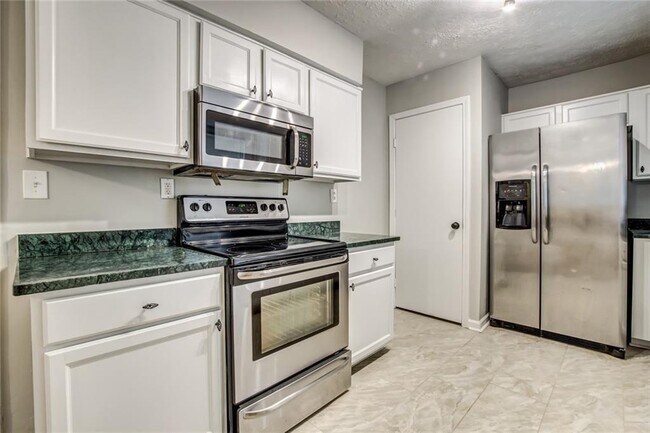 Building Photo - 2987 Belvedere Ln