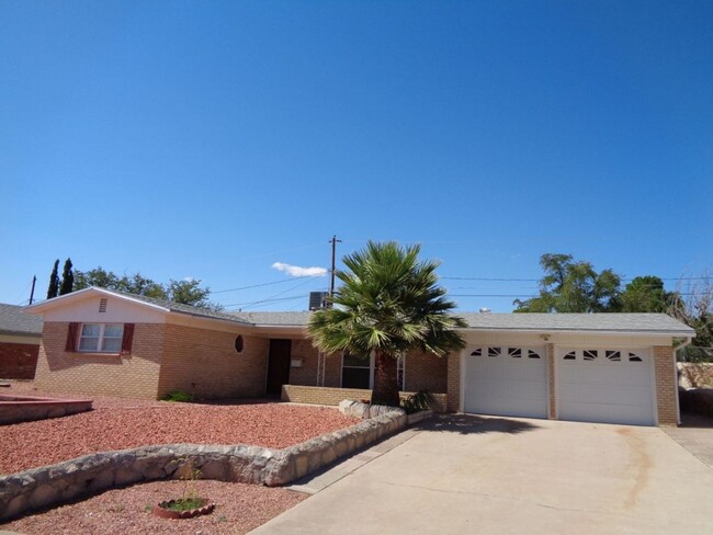 Primary Photo - Exquisite Single Level Westside Home With ...