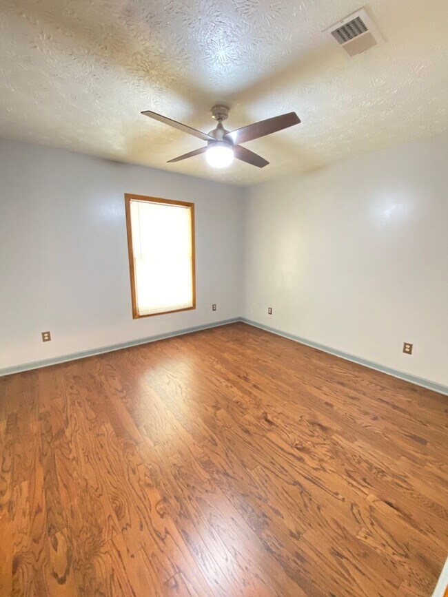 Building Photo - Beautiful Home Available Now!