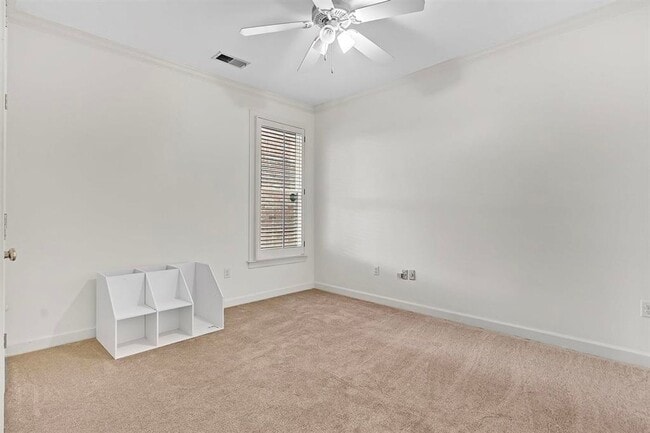 Building Photo - 7520 Crystal Lake Dr