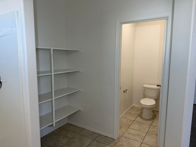Building Photo - 9427 E Alfalfa Dr