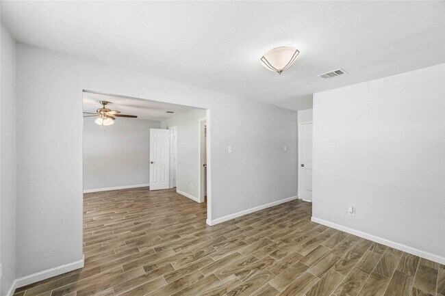 Building Photo - 5522 Bridgegate Dr