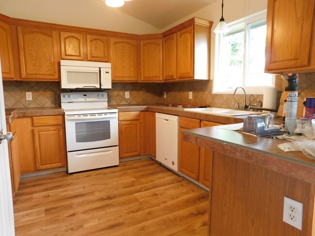 Building Photo - Recent Remodel