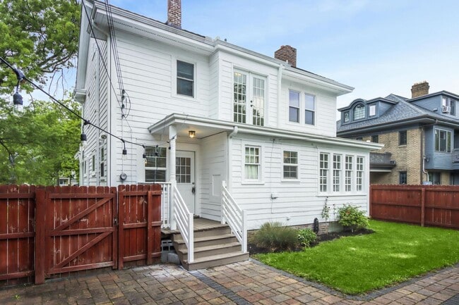 Building Photo - 1265 West Blvd