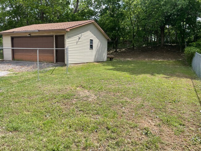 Building Photo - 1338 McCall St