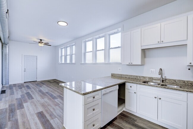 Building Photo - 224 Lemont St