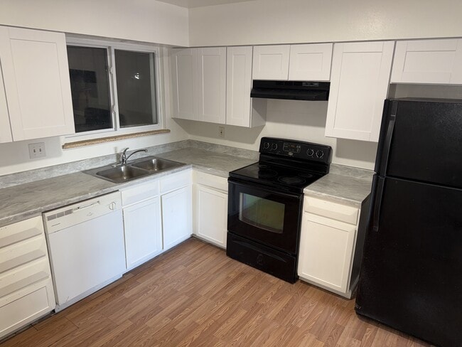 Building Photo - 8913 Circle Dr