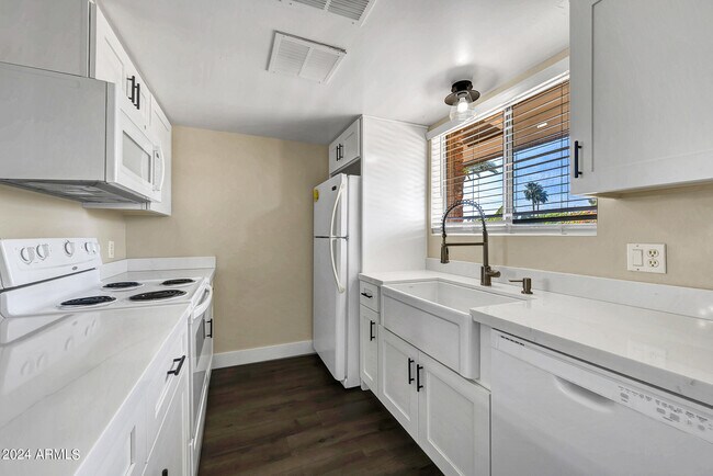 Building Photo - 4701 N 68th St