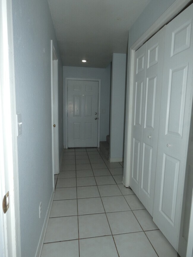 Building Photo - 275 Hazel Ct