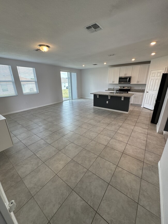 Building Photo - 512 Mckenna Dr