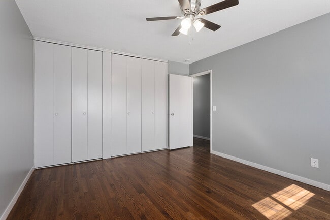 Building Photo - 403 W 87 Pl