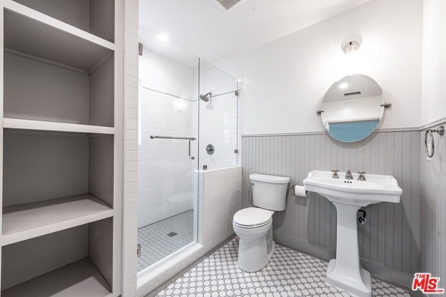 Building Photo - 3866 Westside Ave