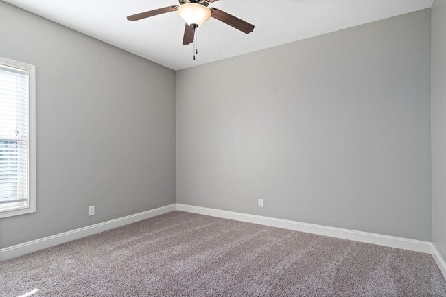 Building Photo - Pet Friendly on Exit 8!