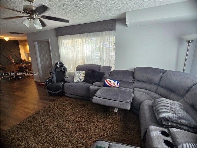 Building Photo - 1931 Hartford Ct