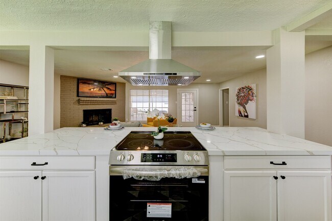 Building Photo - 8511 Honeysuckle