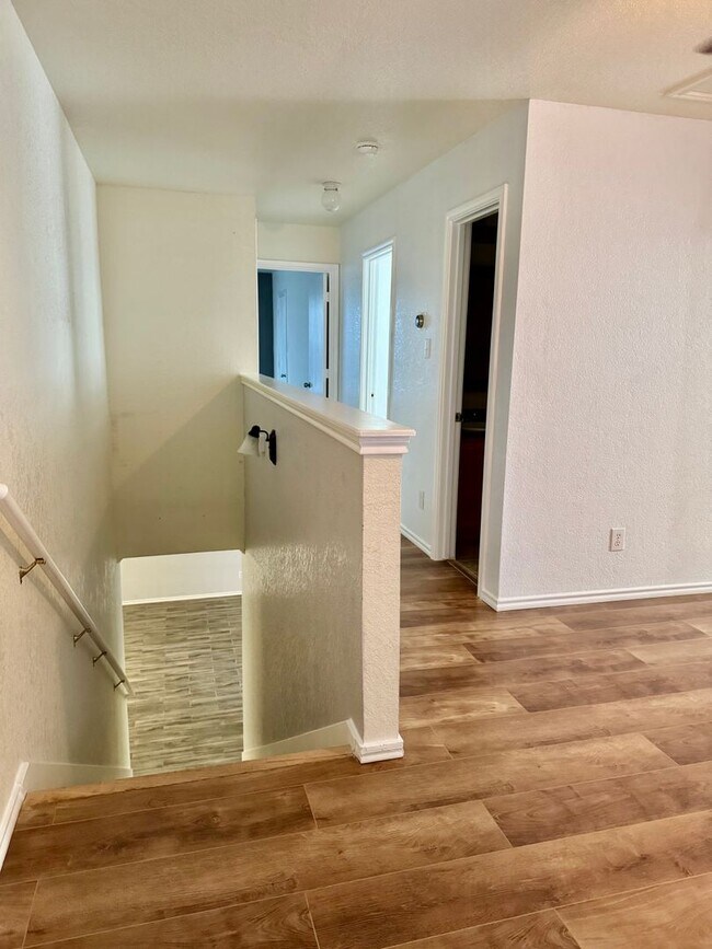 Building Photo - 204 Gatewood Oak