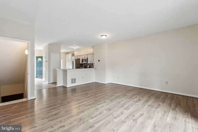 Building Photo - 7191 Fairfield Ct