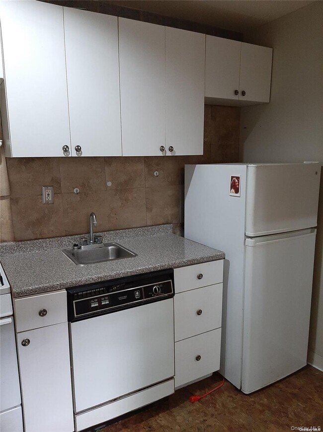 Building Photo - 1 Hillside Ave