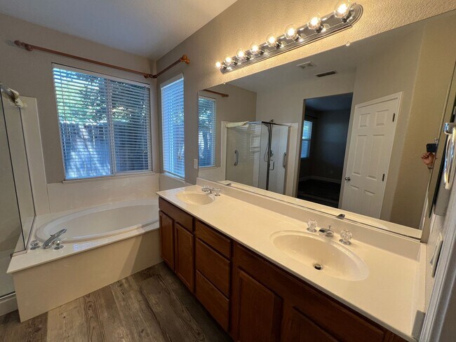 Building Photo - 4-bedroom single story in Sylvan School Di...