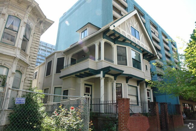 Primary Photo - 1142 SW 12th Ave