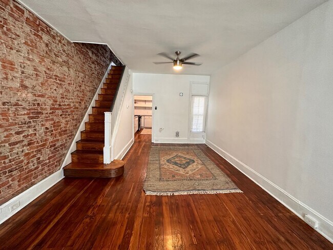 Building Photo - 2049 E Cambria St