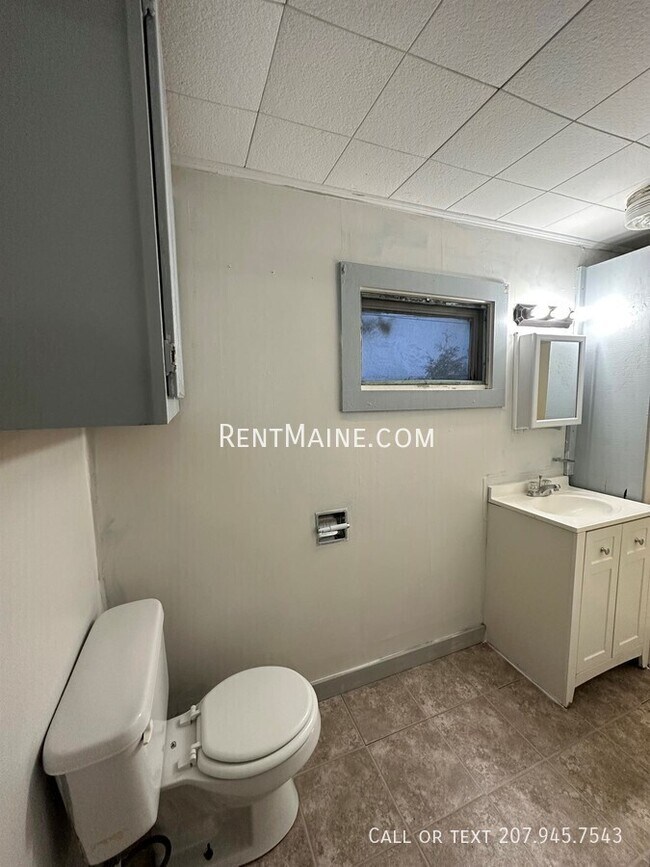 Building Photo - 171 Riverside Dr