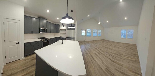 Building Photo - 8434 Bay Oaks Dr