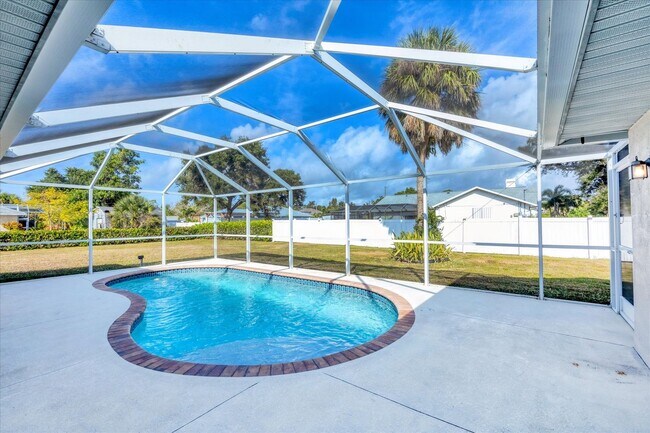 Building Photo - Annual Pool Home for Rent in Englewood