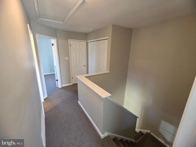Building Photo - 307 Meadow Ct
