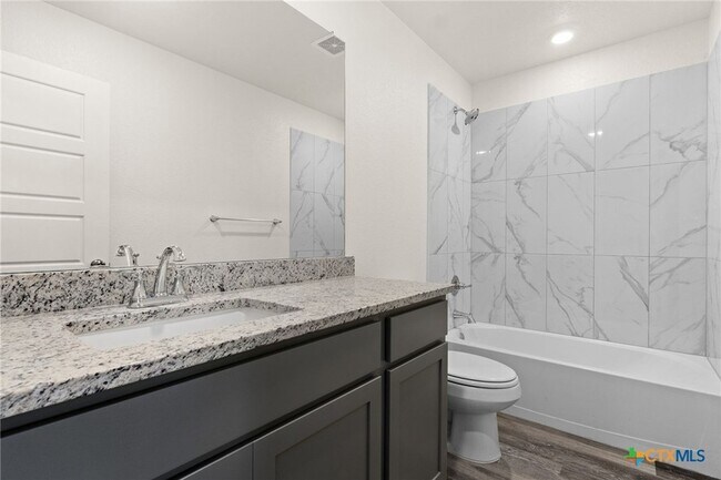 Building Photo - 1106 Lindsey Dr