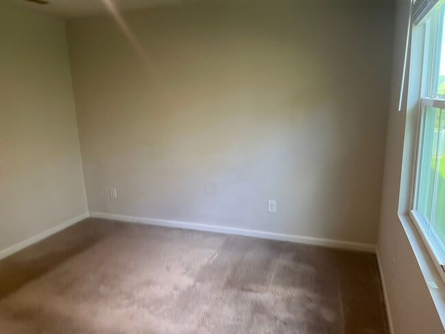 Building Photo - 3BR/2.5BA Townhouse in Hampton Townes