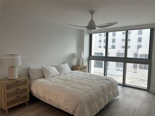 Building Photo - 2655 Collins Ave