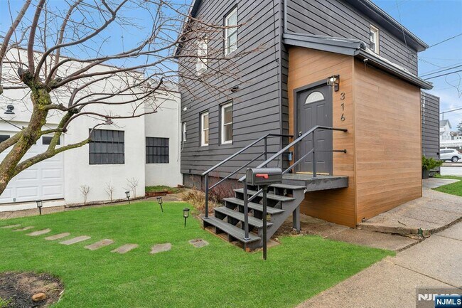 Building Photo - 316 Palisade Ave