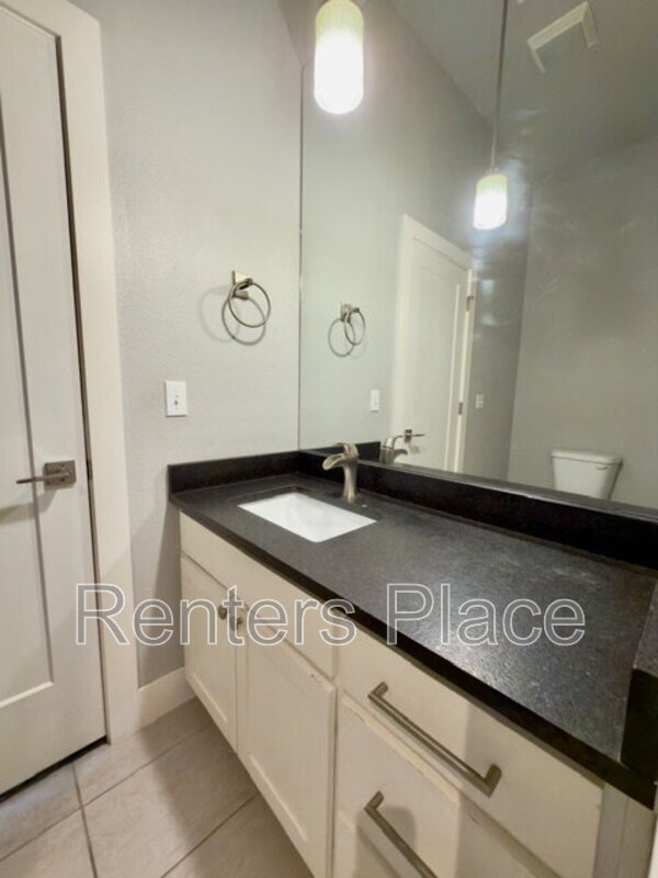 Building Photo - 4001 East 120th St S