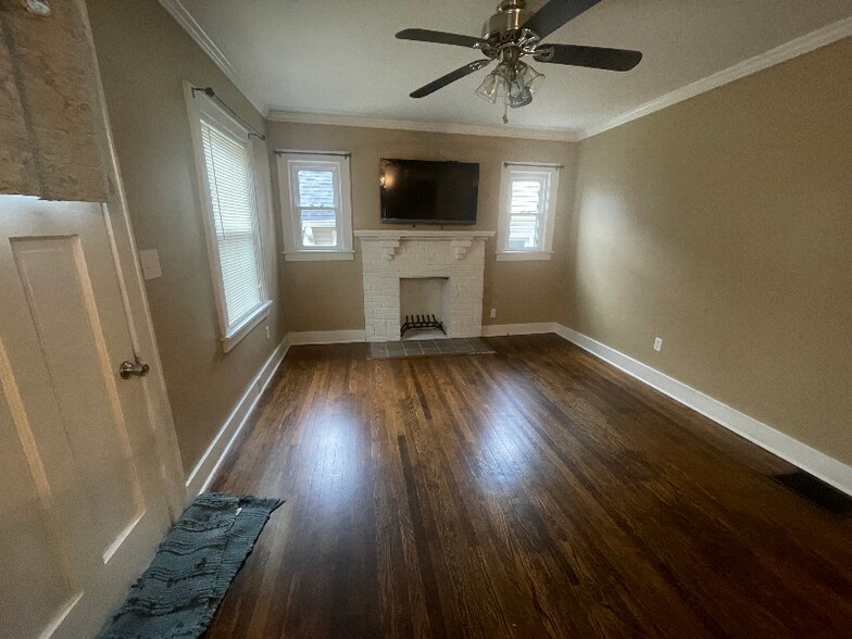 Building Photo - 1811 Dimple Ct