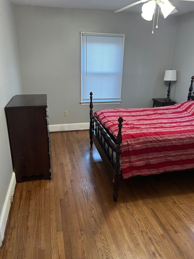 Building Photo - 1015 Noblin Ave