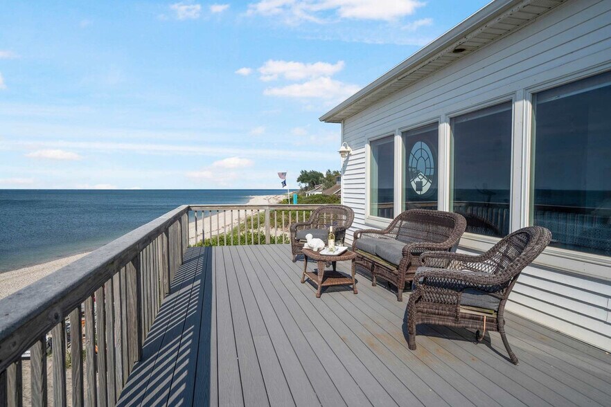 Building Photo - 76 Creek Rd