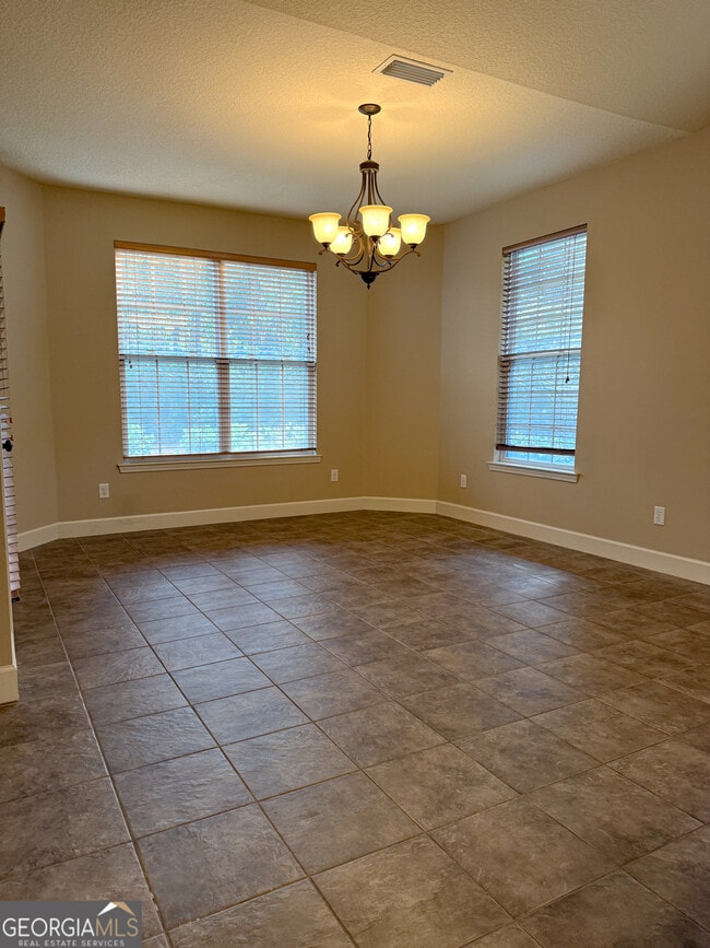 Building Photo - 102 Lexington Ln