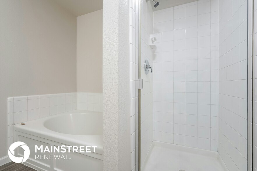 Building Photo - 2213 Midbury Dr