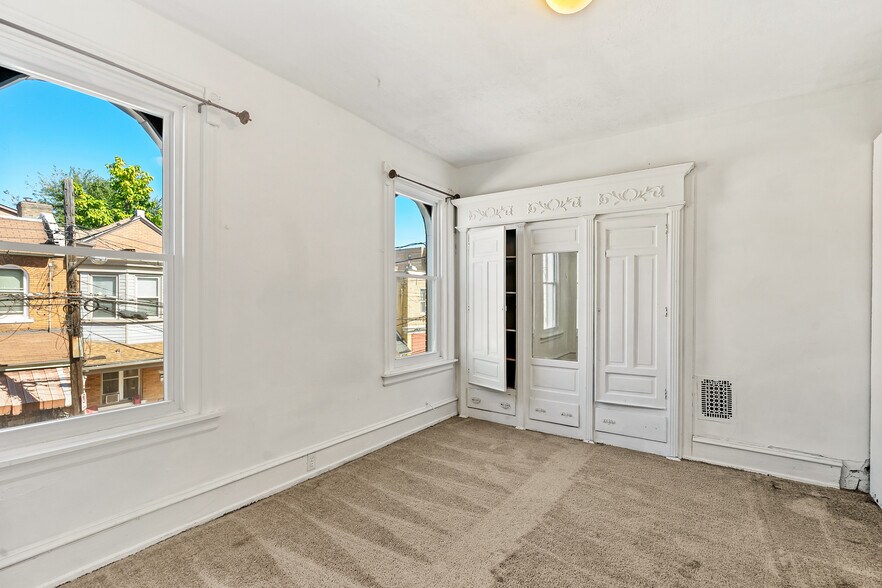 Building Photo - 356 Ophelia St