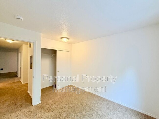 Building Photo - 3412 NE 66th Ave