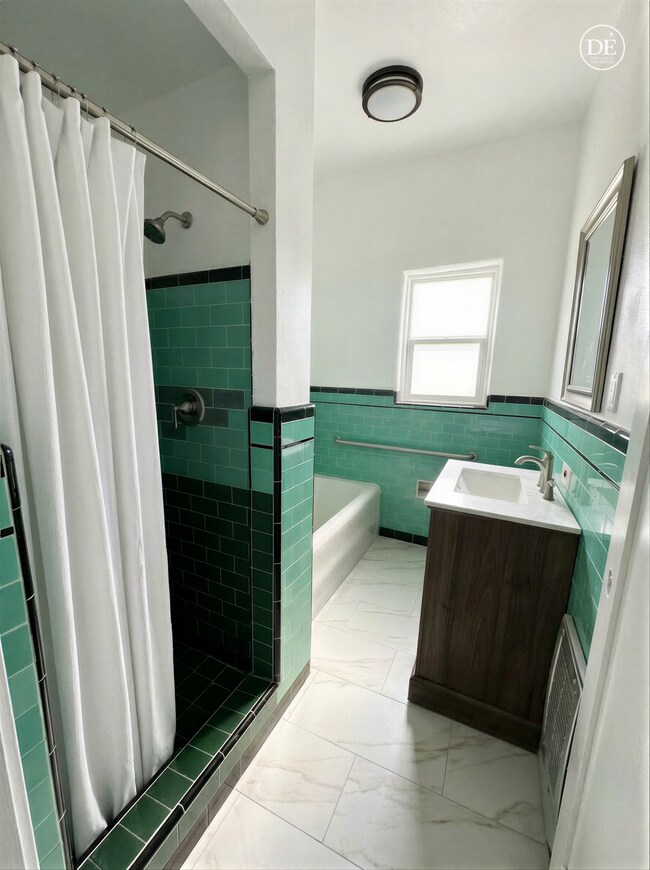 Building Photo - 211 N Vendome St