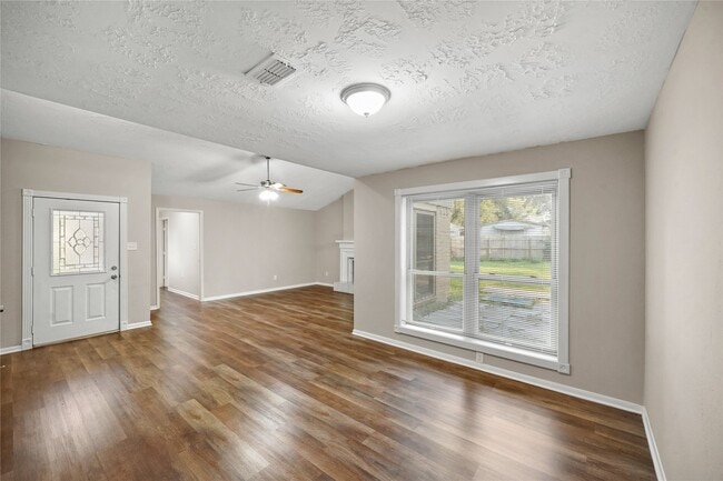 Building Photo - 1606 Stone Lake Dr