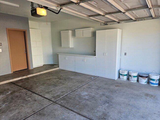 Building Photo - 36337 W Velazquez Dr